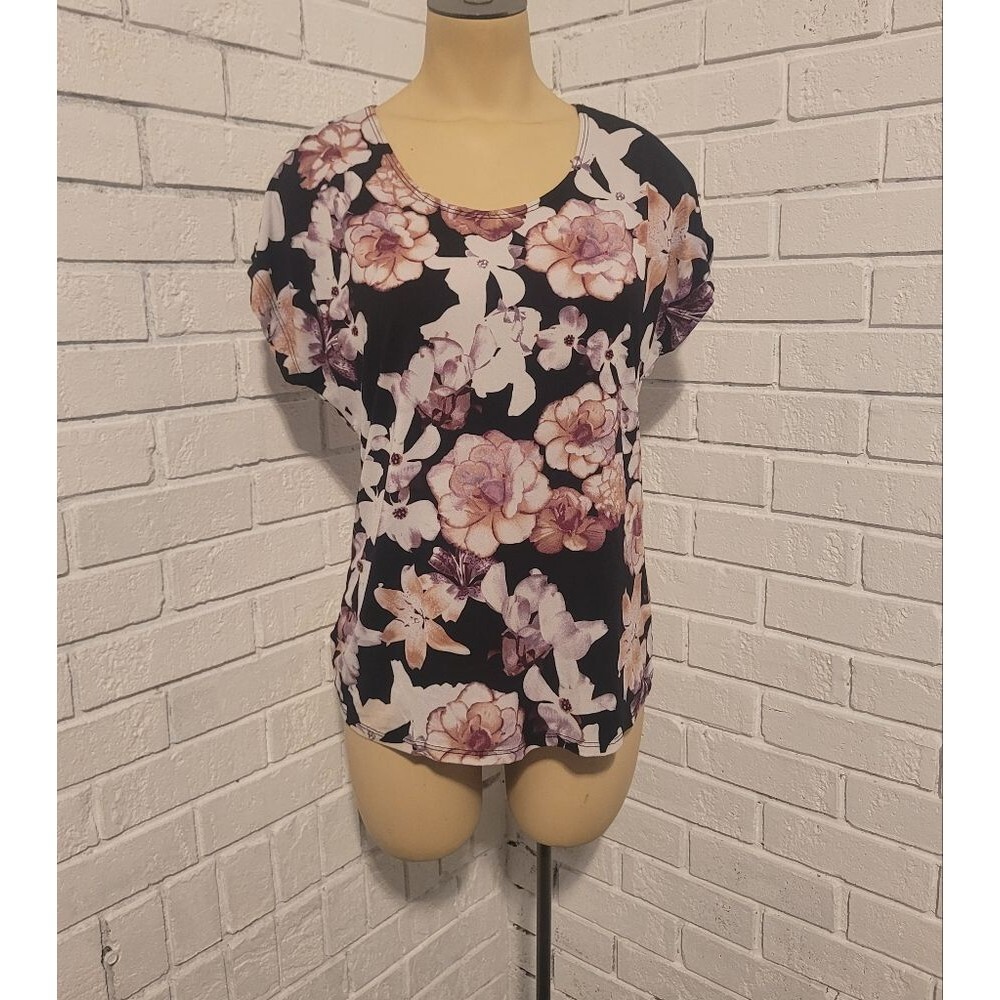 DIANA BELLE Floral Print Short Sleeve Top  Black with Pink/White Flowers  Size M